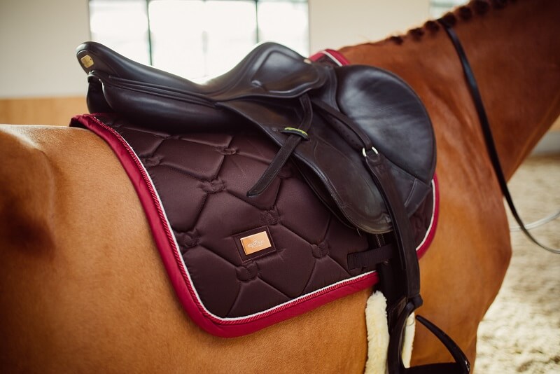 Satteldecke Equestrian Stockholm Pferd mit Sattel