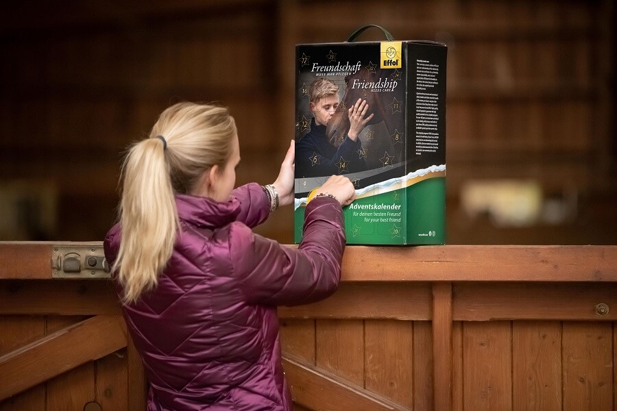 Adventskalender Effol Frau öffnet Adventskalender